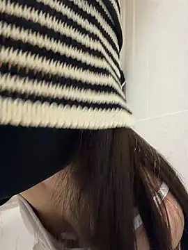ZJbaby online show from 05-19-26, 01:40