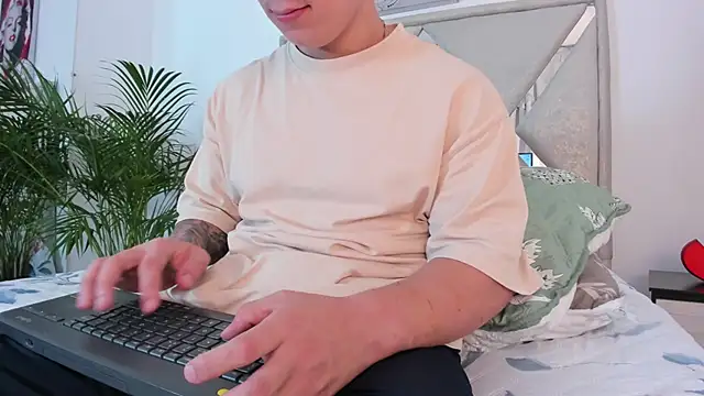 Liam saint online show from 03-25-26, 12:15