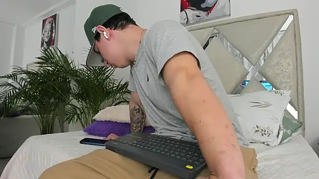 Liam saint online show from 03-24-26, 12:27