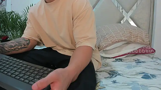 Liam saint online show from 03-03-26, 12:12