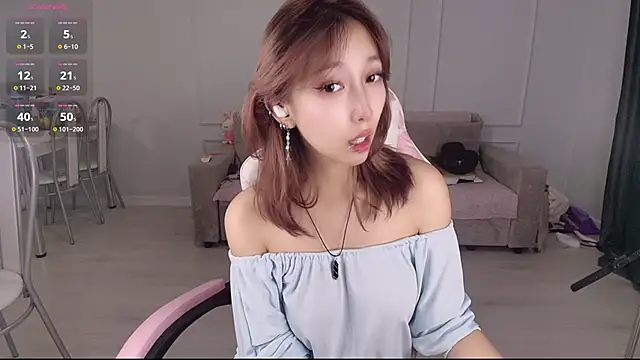 Snapshot of jasmilee chatting on 06-21-26, 02:56 jasmilee online show from 06-21-26, 02:56