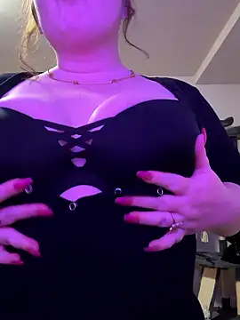 KittyCreamKisses online show from 01-17-26, 10:24