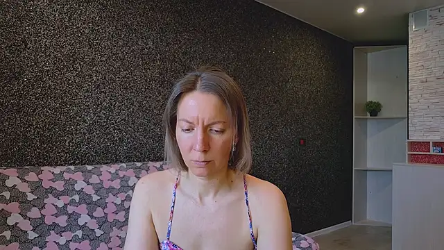 Amanda Luxe online show from 04-18-26, 03:09