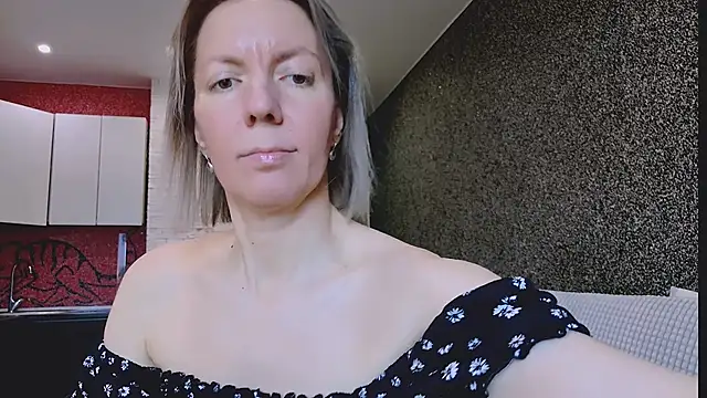 Amanda Luxe online show from 03-04-26, 03:14