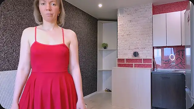 Amanda Luxe online show from 05-18-26, 03:28