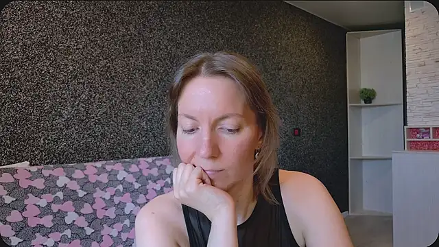 Amanda Luxe online show from 07-17-26, 02:20