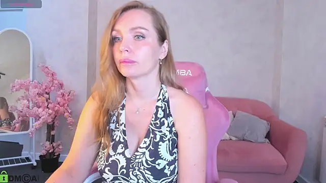 Snapshot of Marie_Hayes chatting on 06-16-26, 01:05 Marie Hayes online show from 06-16-26, 01:05