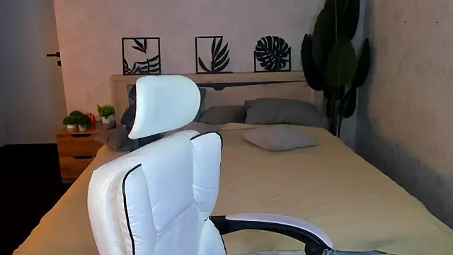 Snapshot of Gloria_Gordon chatting on 04-25-26, 05:32 Gloria Gordon online show from 04-25-26, 05:32