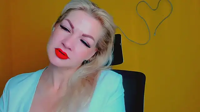 Snapshot of Madonna_Fire chatting on 05-18-26, 05:56 Madonna Fire online show from 05-18-26, 05:56