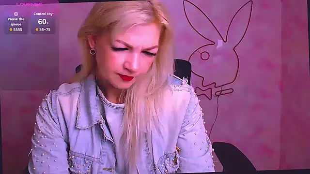 Snapshot of Madonna_Fire chatting on 05-17-26, 05:40 Madonna Fire online show from 05-17-26, 05:40