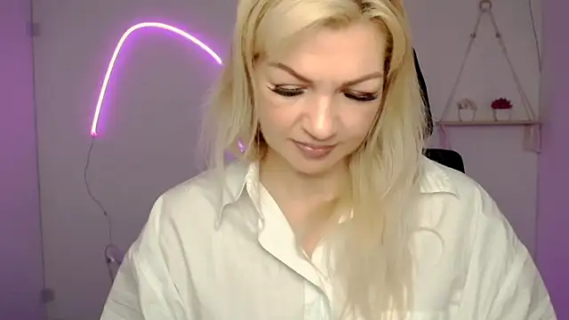Snapshot of Madonna_Fire chatting on 04-19-26, 06:36 Madonna Fire online show from 04-19-26, 06:36
