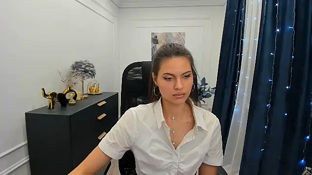 Snapshot of LeslieSvilti chatting on 01-11-26, 01:07 LeslieSvilti online show from 01-11-26, 01:07