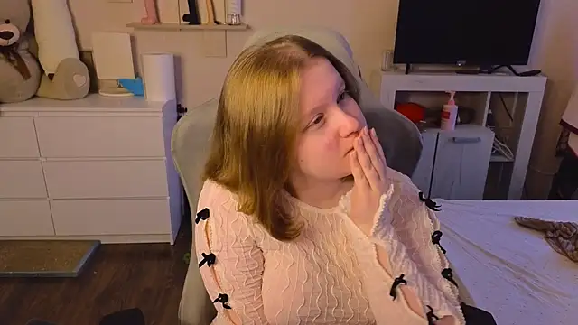 Ol1via online show from 04-11-26, 03:47