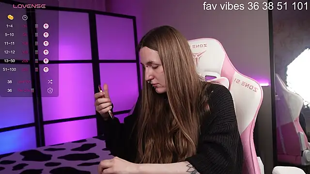 Alice Goth online show from 03-18-26, 01:46