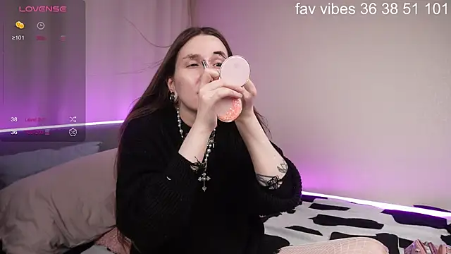 Alice Goth online show from 04-23-26, 05:25
