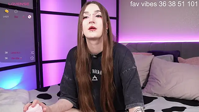 Alice Goth online show from 04-02-26, 04:19