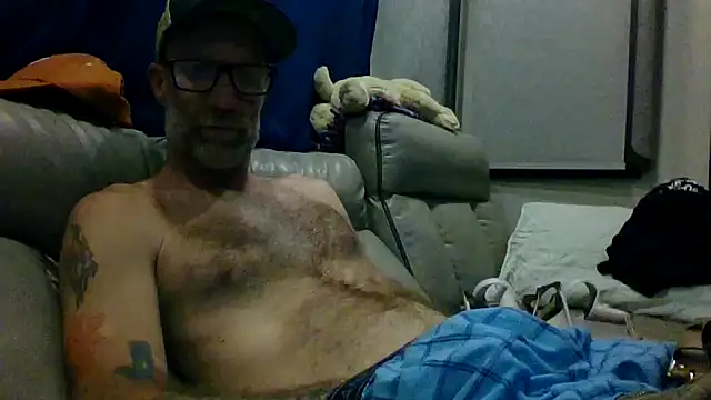 Snapshot of tittycum3636 chatting on 06-26-26, 06:41 tittycum3636 online show from 06-26-26, 06:41