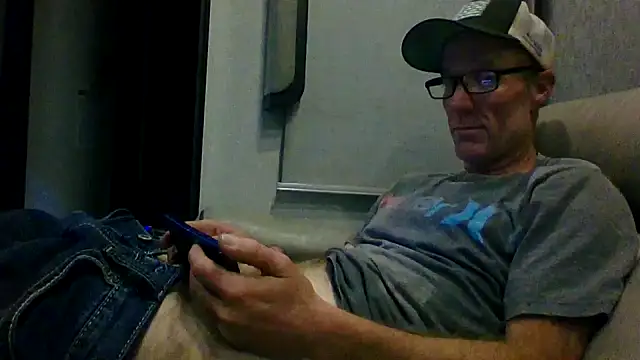 Snapshot of tittycum3636 chatting on 03-15-26, 06:53 tittycum3636 online show from 03-15-26, 06:53