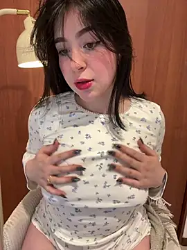 Snapshot of evelynrosess1 chatting on 06-25-26, 11:21 evelynrosess1 online show from 06-25-26, 11:21