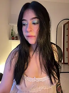 Snapshot of evelynrosess1 chatting on 06-05-26, 11:10 evelynrosess1 online show from 06-05-26, 11:10