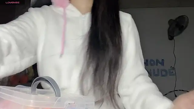 Tieu-May online show from 07-19-26, 10:17