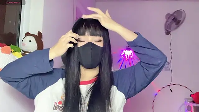 Tieu-May online show from 07-18-26, 09:56