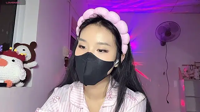 Tieu-May online show from 05-12-26, 09:10