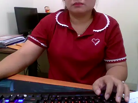 Snapshot of Sarah_no_land chatting on 05-12-26, 03:14 Sarah no land online show from 05-12-26, 03:14