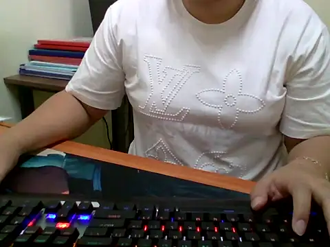 Sarah no land online show from 04-15-26, 02:17