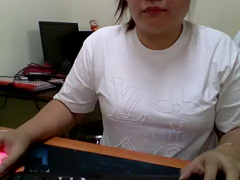 Sarah no land online show from 04-09-26, 03:08