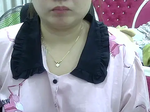 Snapshot of Sarah_no_land chatting on 05-17-26, 07:52 Sarah no land online show from 05-17-26, 07:52