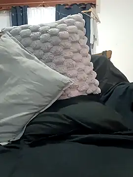 Snapshot of bra33 chatting on 02-21-26, 11:01 bra33 online show from 02-21-26, 11:01