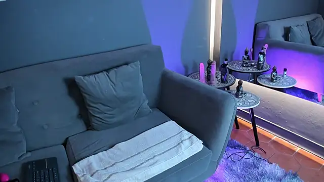 Snapshot of Astrid_williams chatting on 01-14-26, 03:10 Astrid williams online show from 01-14-26, 03:10