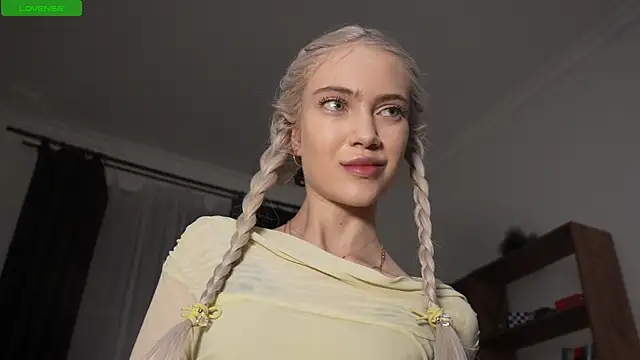 KristalCrowner online show from 04-10-26, 07:21