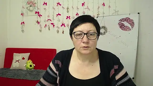 EmilyL0ve online show from 04-10-26, 05:20