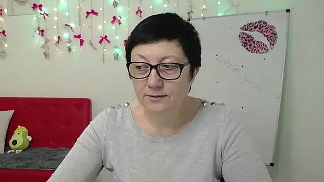 EmilyL0ve online show from 04-19-26, 05:19