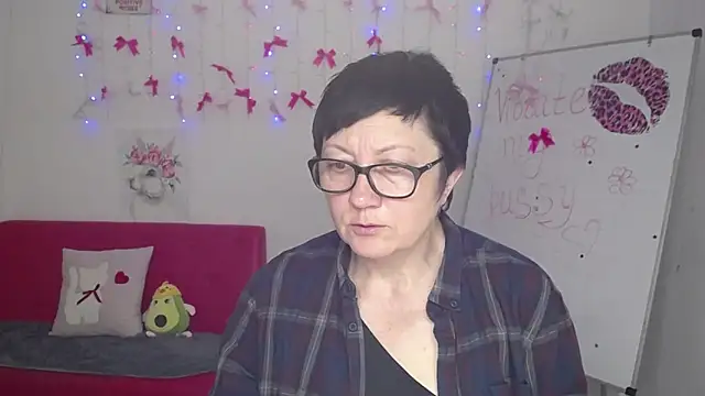 EmilyL0ve online show from 05-05-26, 05:16