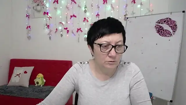 EmilyL0ve online show from 04-23-26, 05:14