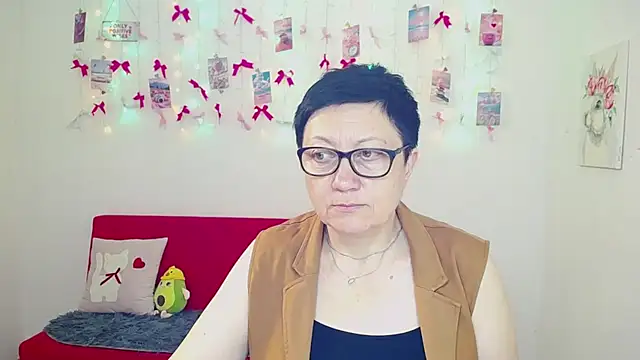 EmilyL0ve online show from 05-08-26, 05:22