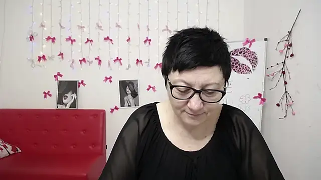 EmilyL0ve online show from 02-22-26, 06:16