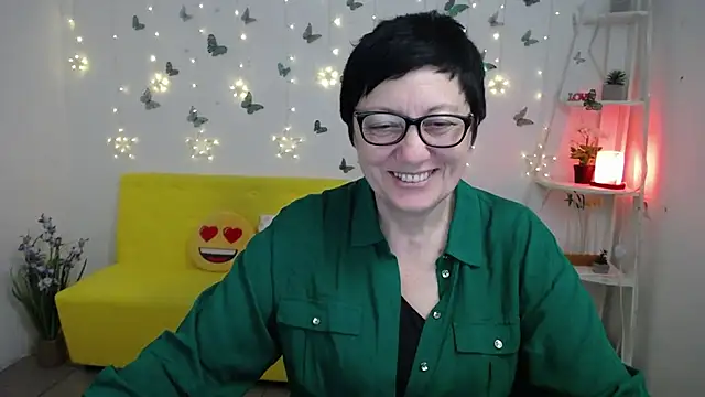 EmilyL0ve online show from 04-22-26, 05:20