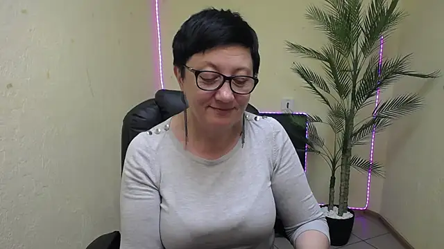 EmilyL0ve online show from 05-31-26, 05:19