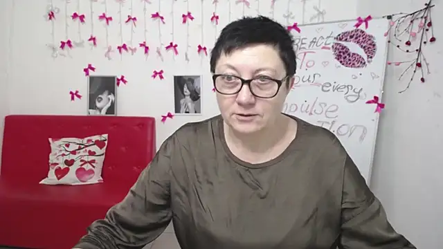 EmilyL0ve online show from 03-04-26, 06:15