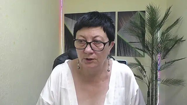 EmilyL0ve online show from 07-04-26, 05:17