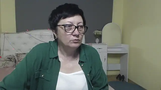 EmilyL0ve online show from 05-04-26, 05:49