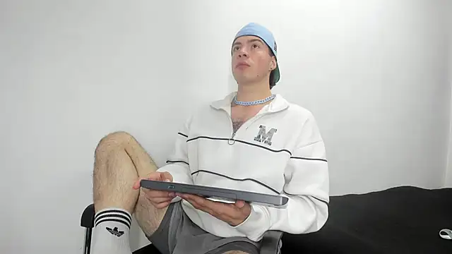 Snapshot of VelloTouch chatting on 01-08-26, 07:31 VelloTouch online show from 01-08-26, 07:31