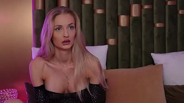 AmeliaAngel online show from 10-08-25, 03:52