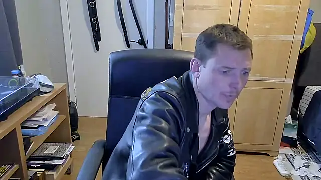 Snapshot of AurinSky chatting on 06-09-26, 10:44 AurinSky online show from 06-09-26, 10:44