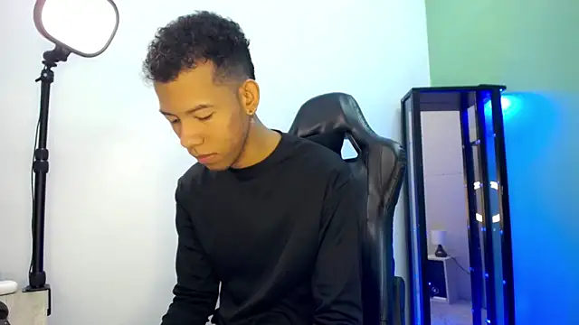 Snapshot of Tupac_D chatting on 01-07-26, 05:18 Tupac D online show from 01-07-26, 05:18