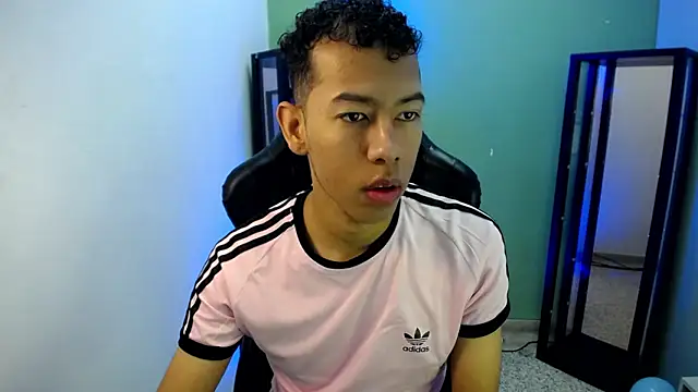 Snapshot of Tupac_D chatting on 01-11-26, 05:47 Tupac D online show from 01-11-26, 05:47